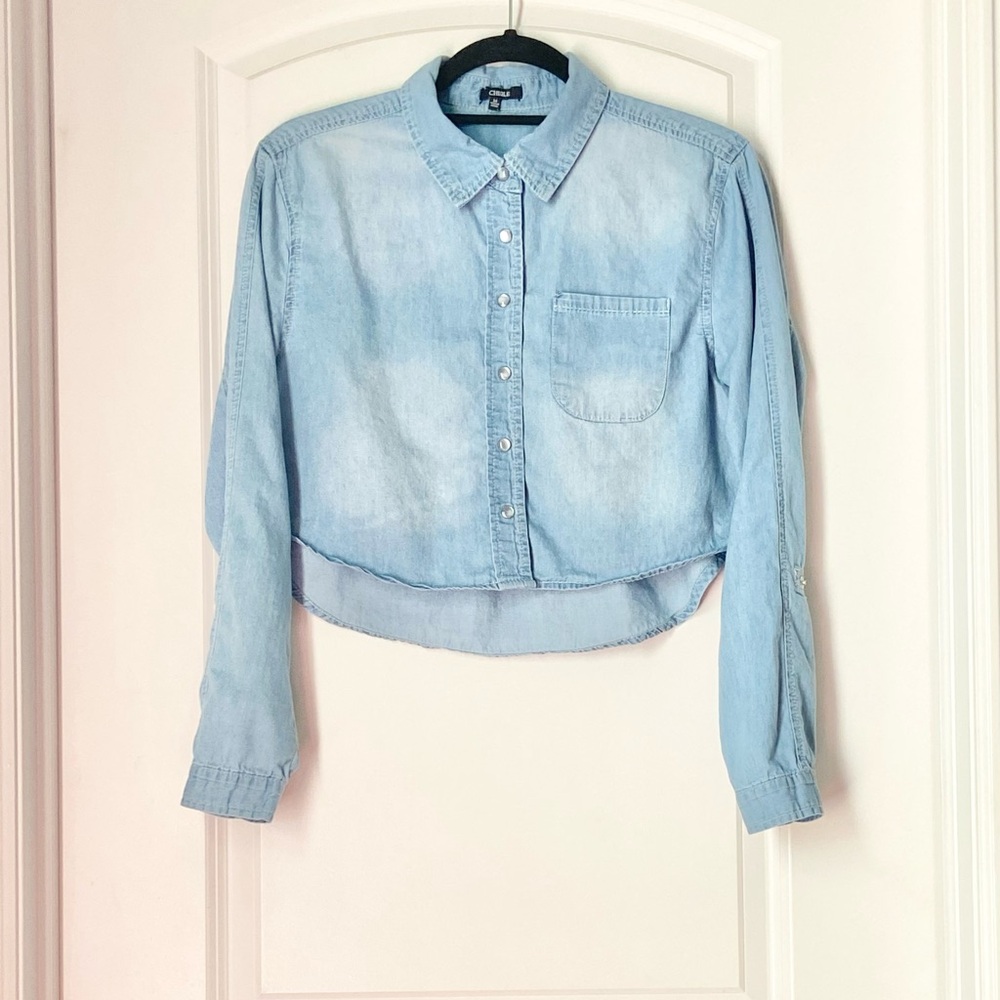 Chiqle Pearl Snap Cropped Top.